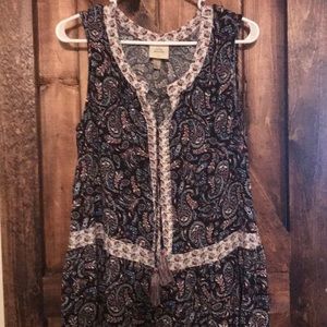 Knox Rose, sleeveless top.